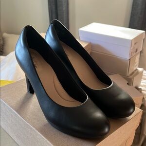 Clark’s Adriel Viola Leather Pumps